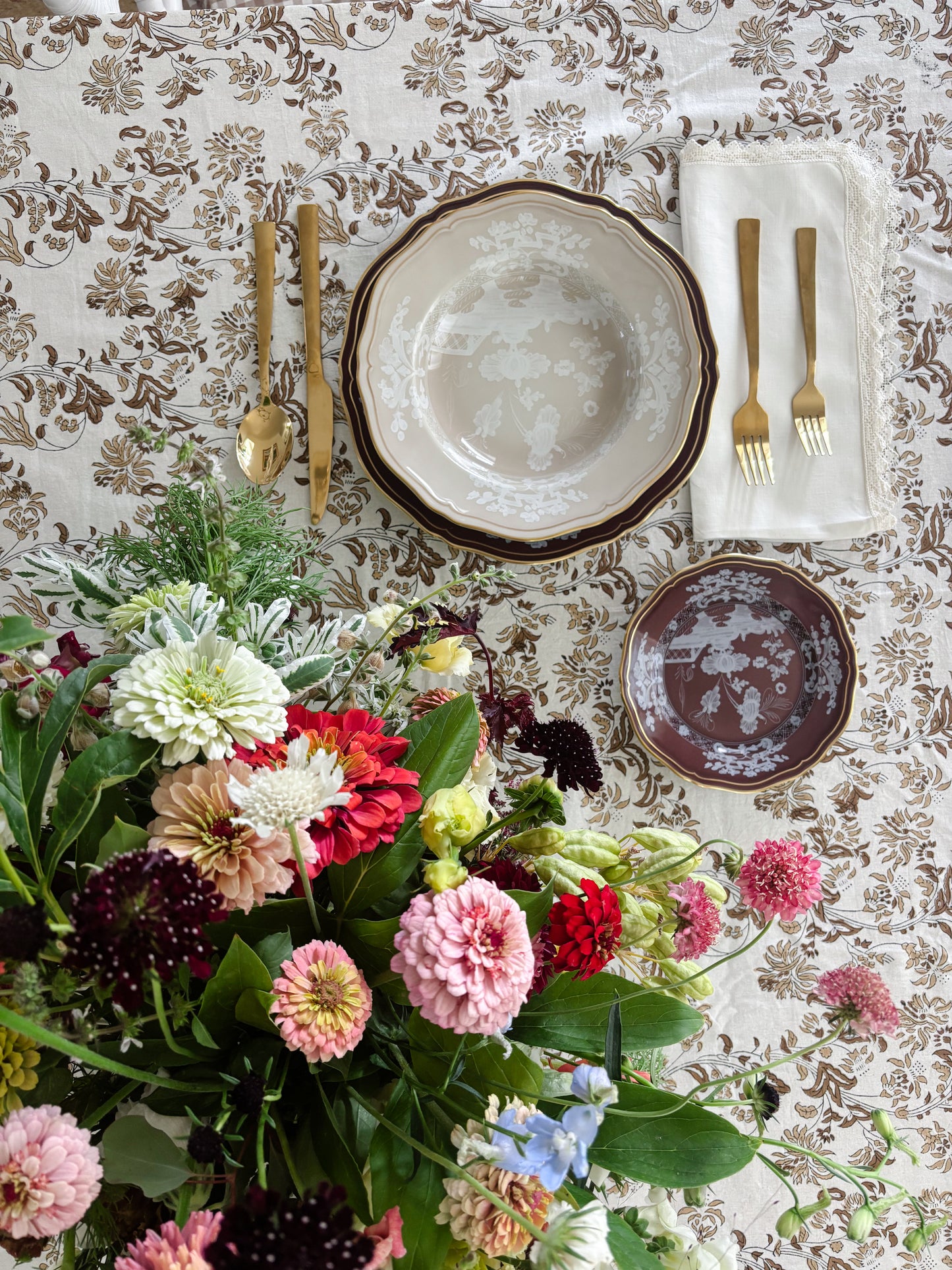 HAZEL FLEUR TABLECLOTH