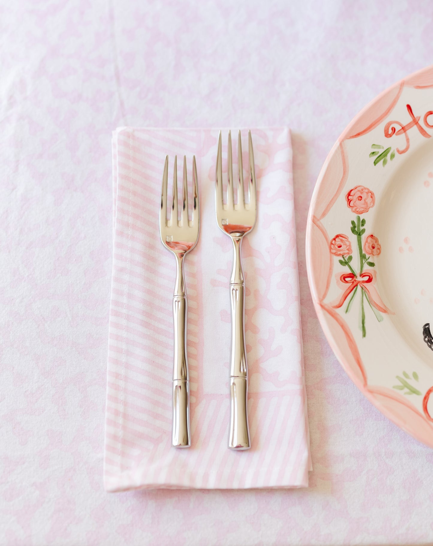 PETAL CORAL TABLECLOTH