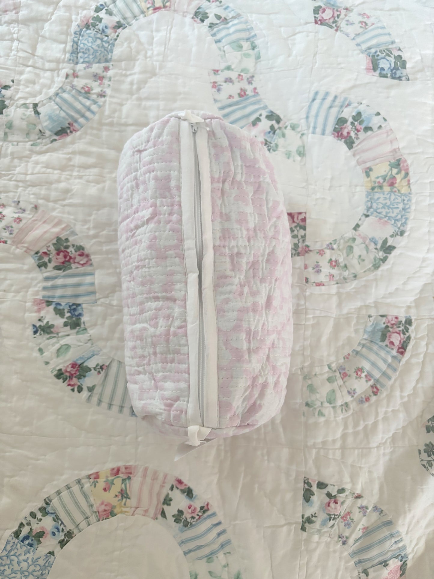 CORAL TOILETRY BAG - CHAMBRAY OR PETAL